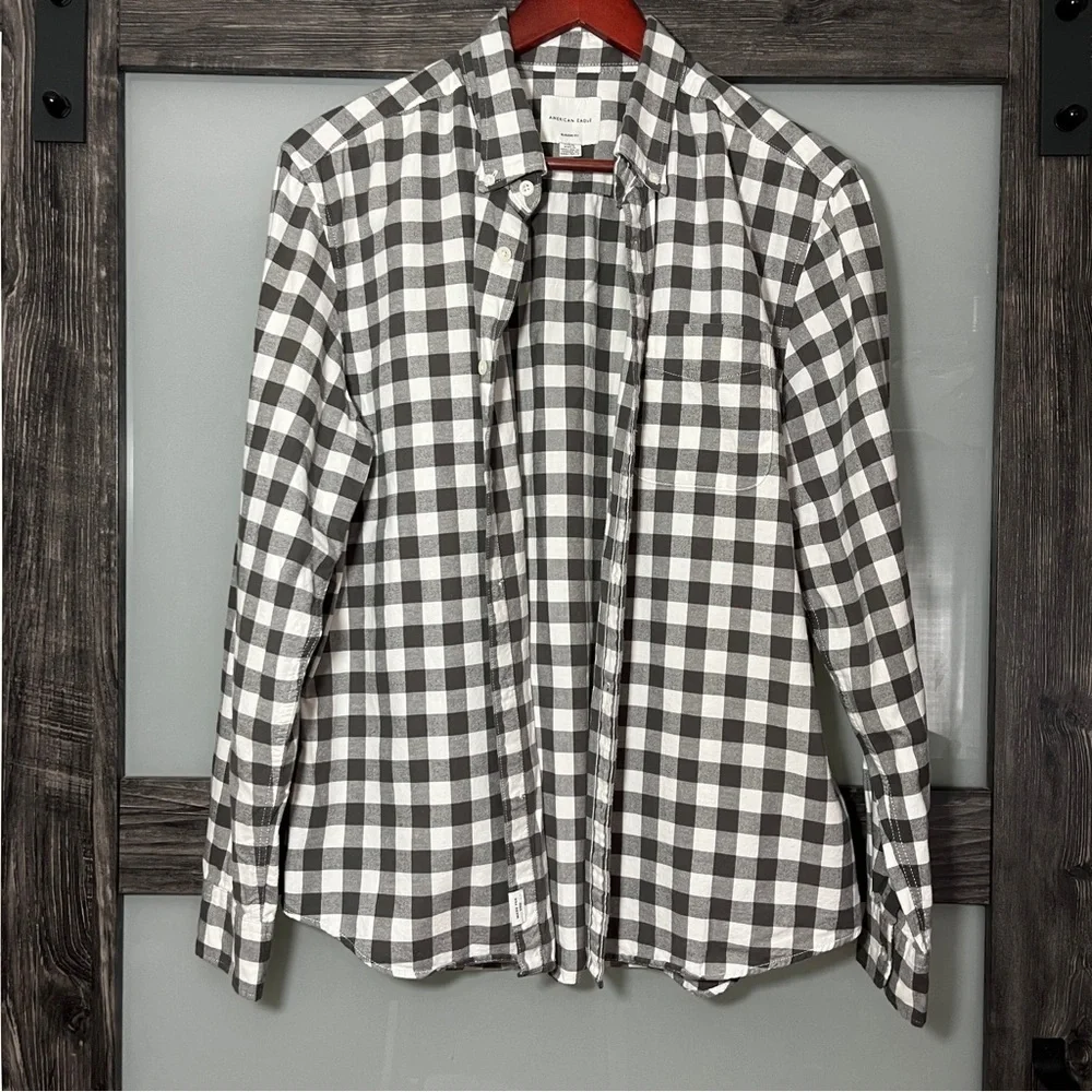 American Eagle Outfitters Black and White Gingham Plaid Button-Down Men's Large - Picture 2 of 7